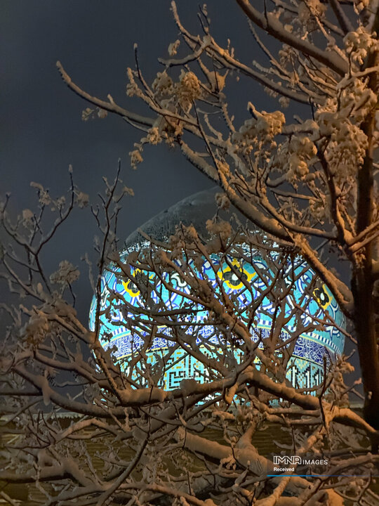 برف نوبرانه پاییزی در اصفهان