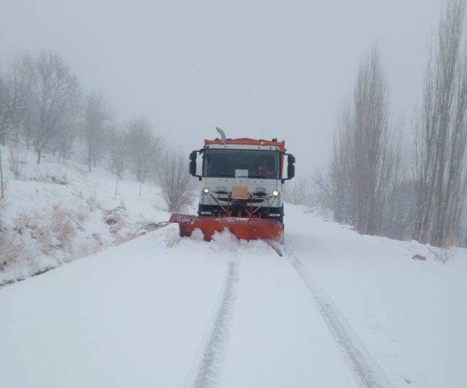 برف‌روبی ۲۰۰۰ کیلومتر از محورهای خراسان شمالی