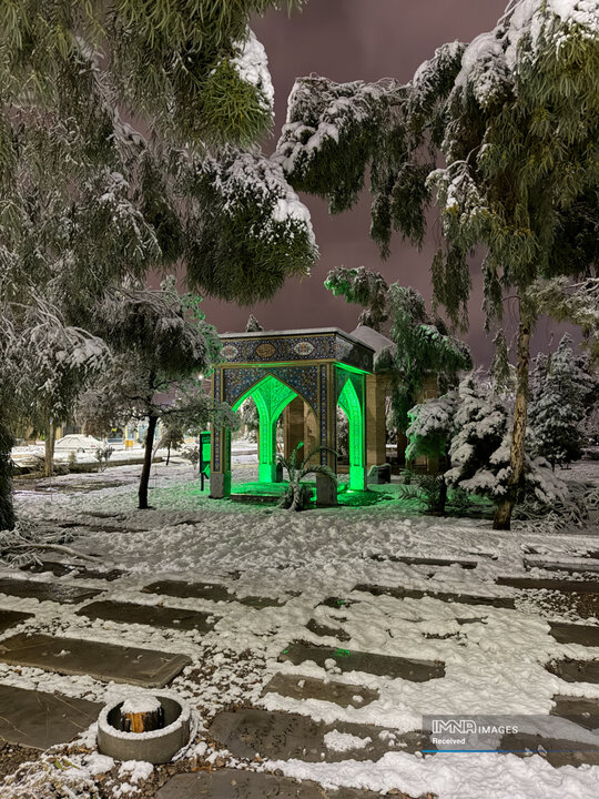 برف نوبرانه پاییزی در اصفهان