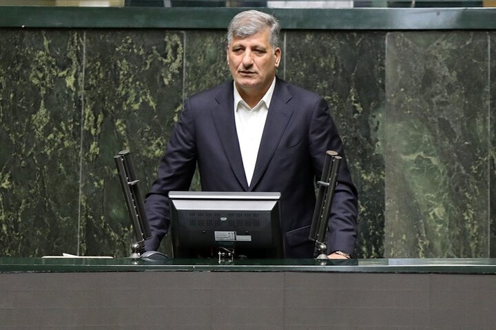 صداوسیما با کارشناسان بی سواد اقتصادی، مجلس را تخریب نکند