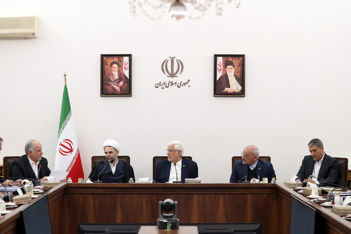 گزارش دولت درباره مدیریت بازار ارز و همکاری قوا برای بهبود معیشت و مقابله با جنگ اقتصادی