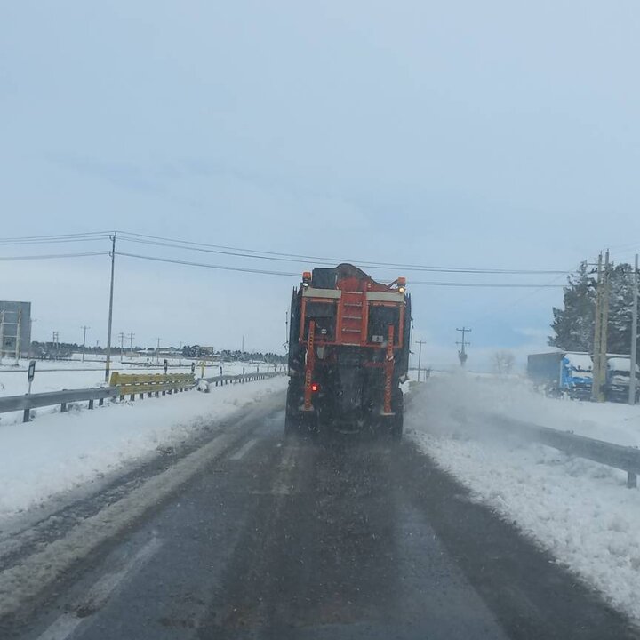 آخرین وضعیت تردد در محورهای خراسان رضوی / بارش برف و مه گرفتگی در بعضی جاده‌ها