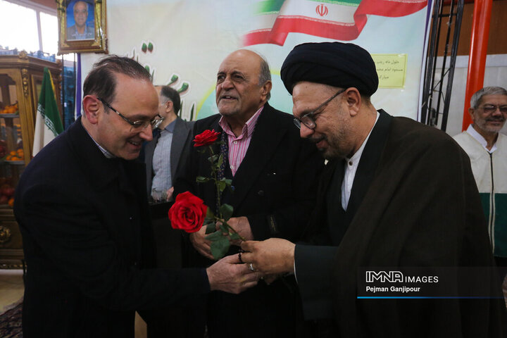 مراسم اهدای بسته‌های شب یلدا با مشارکت خیرین