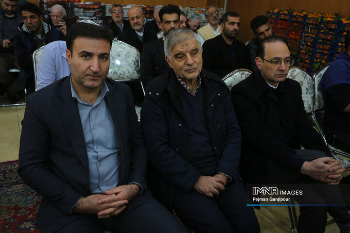 مراسم اهدای بسته‌های شب یلدا با مشارکت خیرین