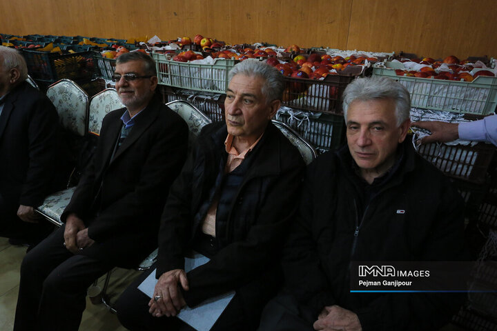 مراسم اهدای بسته‌های شب یلدا با مشارکت خیرین