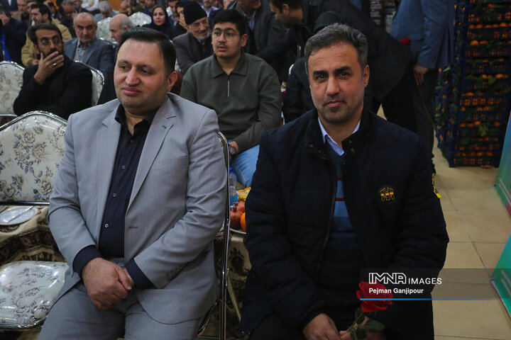 مراسم اهدای بسته‌های شب یلدا با مشارکت خیرین