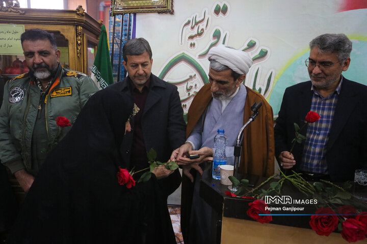 مراسم اهدای بسته‌های شب یلدا با مشارکت خیرین