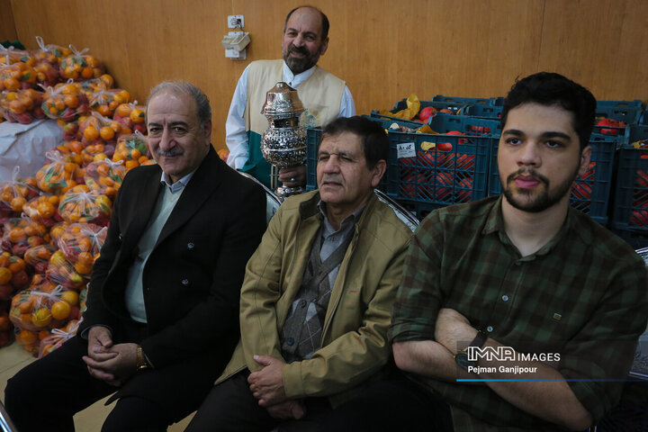 مراسم اهدای بسته‌های شب یلدا با مشارکت خیرین