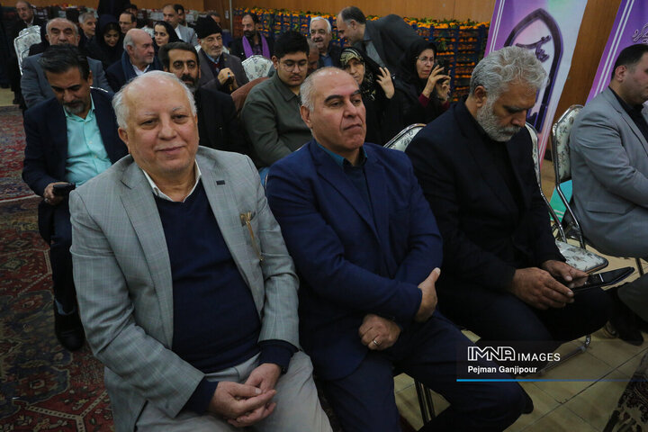 مراسم اهدای بسته‌های شب یلدا با مشارکت خیرین