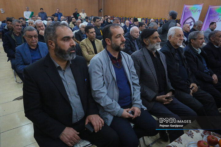 مراسم اهدای بسته‌های شب یلدا با مشارکت خیرین