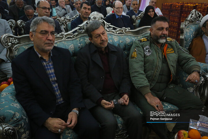 مراسم اهدای بسته‌های شب یلدا با مشارکت خیرین