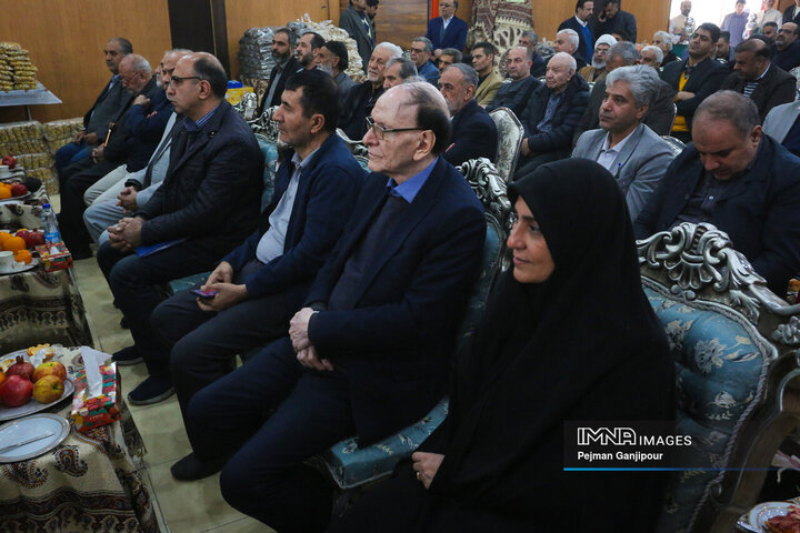 مراسم اهدای بسته‌های شب یلدا با مشارکت خیرین