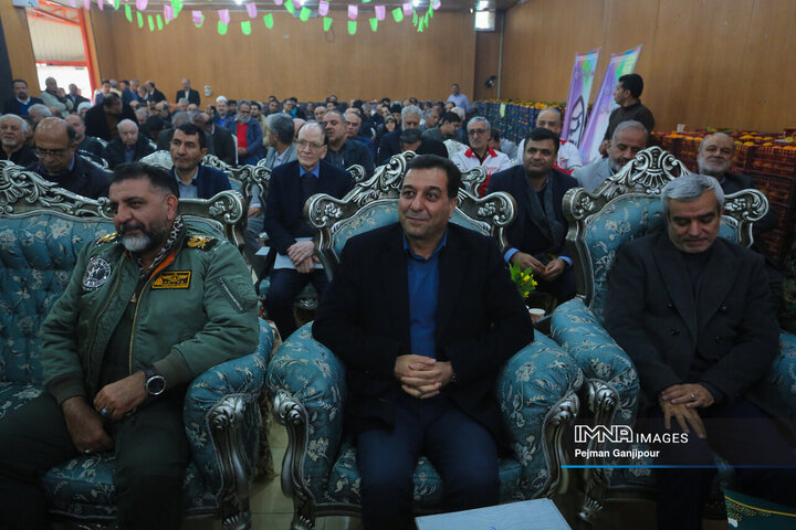 مراسم اهدای بسته‌های شب یلدا با مشارکت خیرین