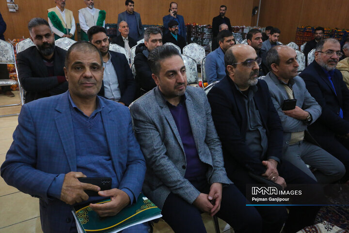 مراسم اهدای بسته‌های شب یلدا با مشارکت خیرین