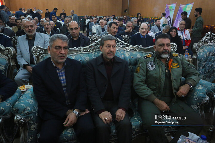 مراسم اهدای بسته‌های شب یلدا با مشارکت خیرین