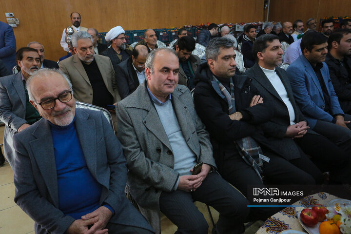 مراسم اهدای بسته‌های شب یلدا با مشارکت خیرین