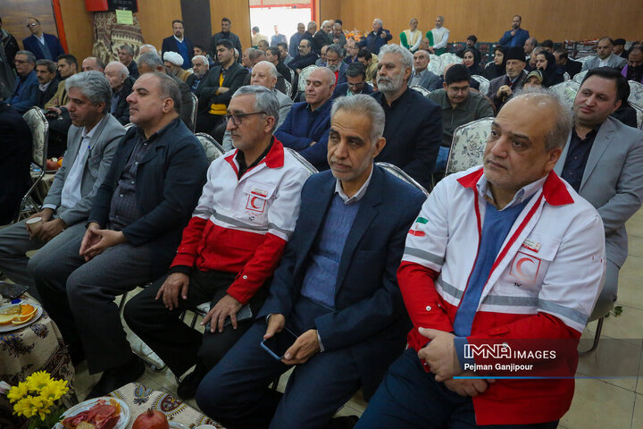 مراسم اهدای بسته‌های شب یلدا با مشارکت خیرین