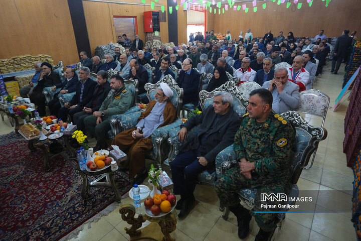 مراسم اهدای بسته‌های شب یلدا با مشارکت خیرین