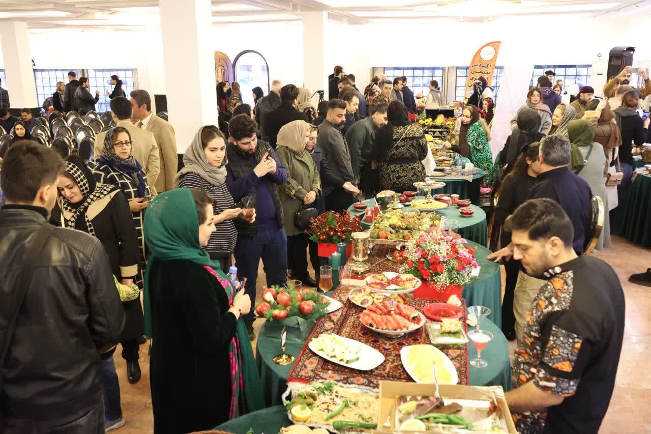 یلدا؛ وقتی قصه‌ها، انارها و دل‌ها دور هم جمع می‌شوند