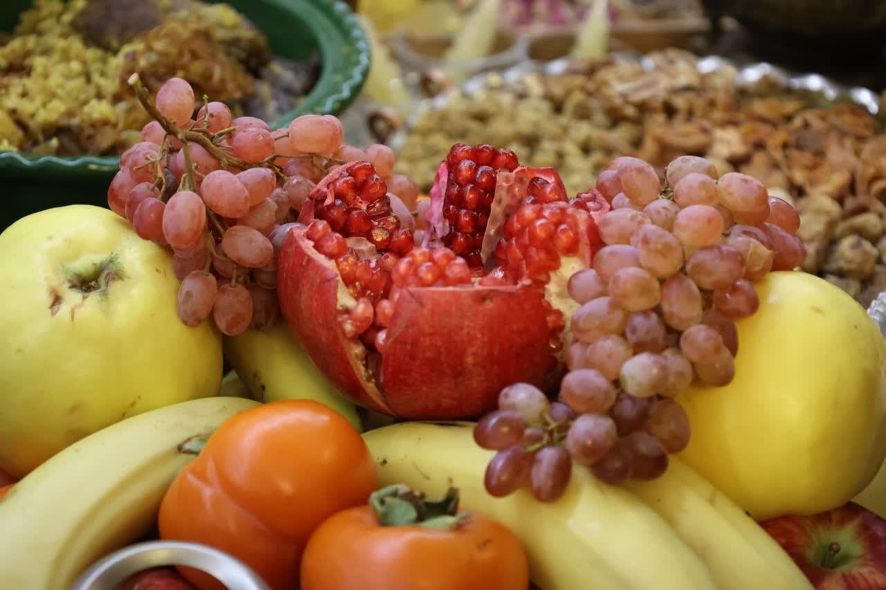 یلدا؛ وقتی قصهها، انارها و دلها دور هم جمع میشوند