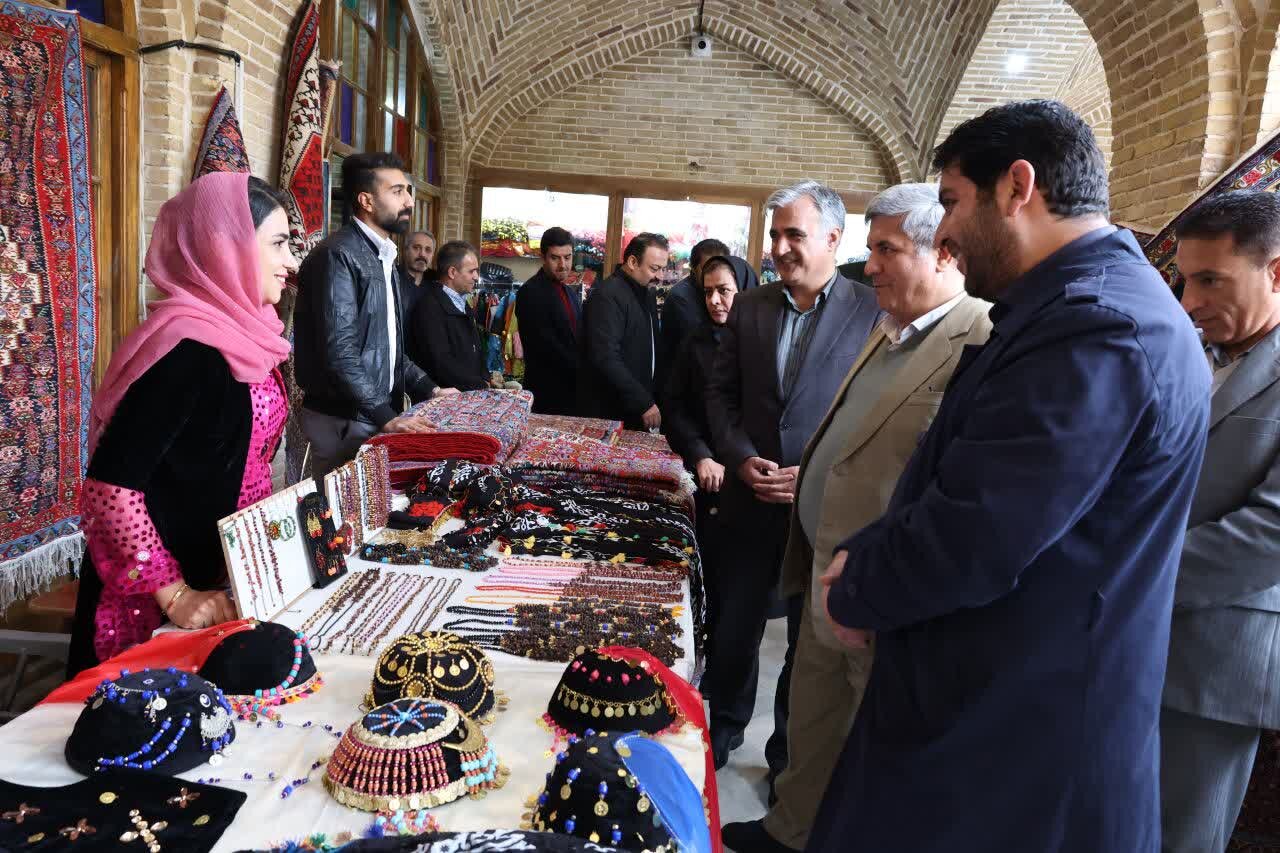 یلدا؛ وقتی قصه‌ها، انارها و دل‌ها دور هم جمع می‌شوند