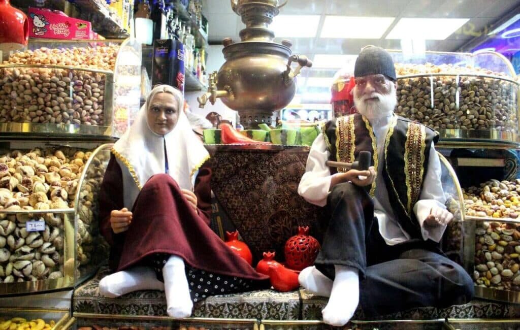 بهترین و زیباترین شعرهای تبریک شب یلدا