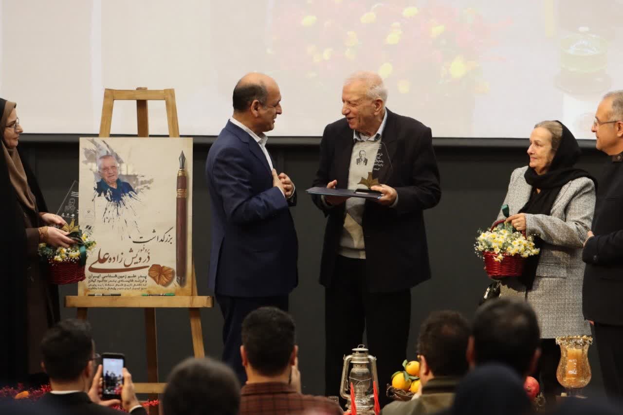 پرسشگری مبنای توسعه پایدار جامعه است