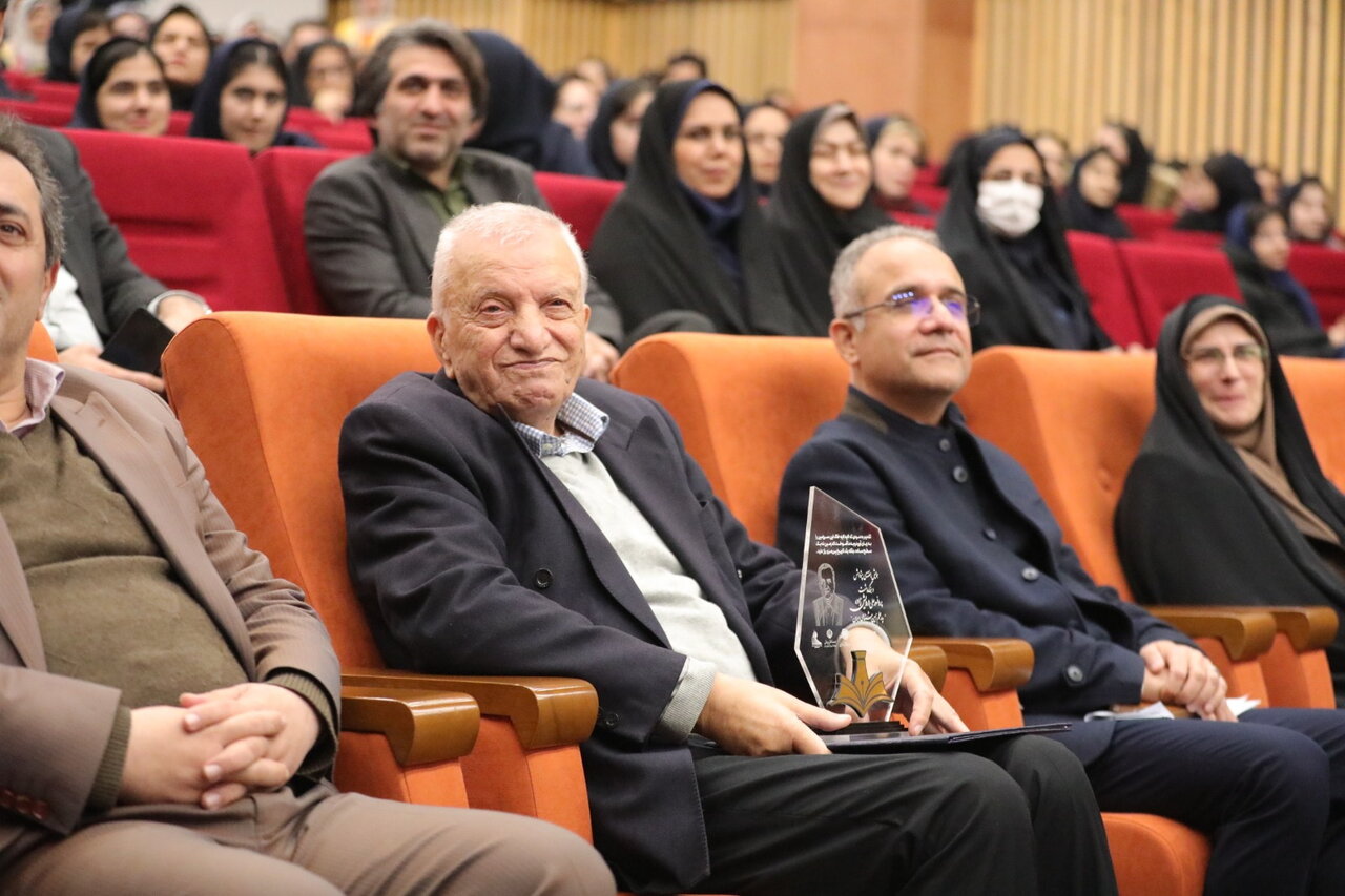 پرسش‌گری مبنای توسعه پایدار جامعه است