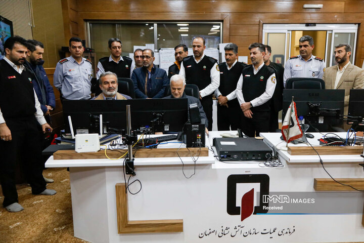 حضور شهردار اصفهان در کنار شب زنده‌داران یلدای شهرداری