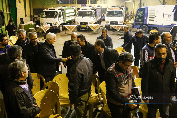 حضور شهردار اصفهان در کنار شب زنده‌داران یلدای شهرداری