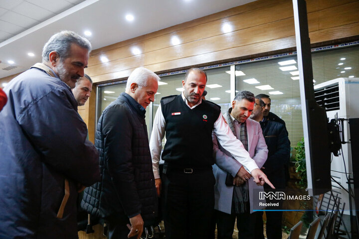 حضور شهردار اصفهان در کنار شب زنده‌داران یلدای شهرداری