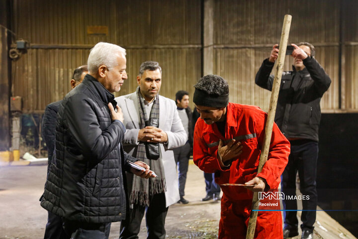 حضور شهردار اصفهان در کنار شب زنده‌داران یلدای شهرداری