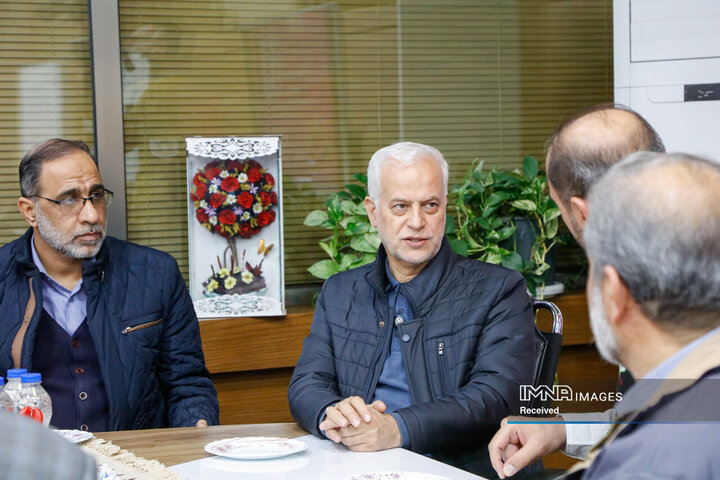 حضور شهردار اصفهان در کنار شب زنده‌داران یلدای شهرداری