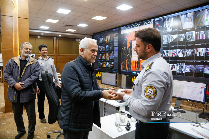 حضور شهردار اصفهان در کنار شب زنده‌داران یلدای شهرداری