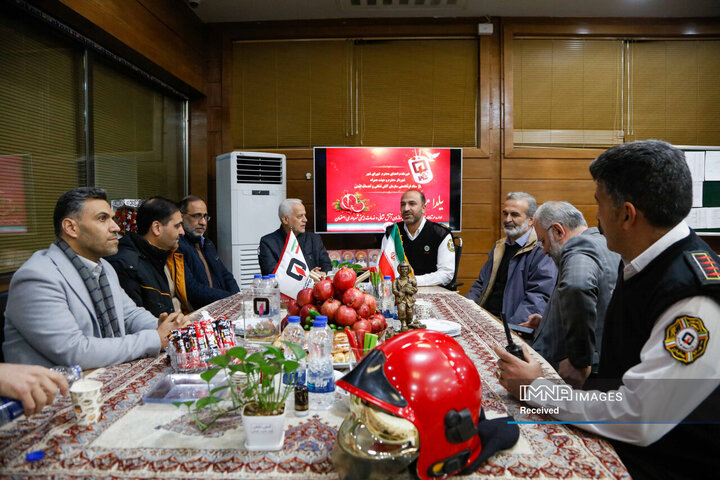 حضور شهردار اصفهان در کنار شب زنده‌داران یلدای شهرداری