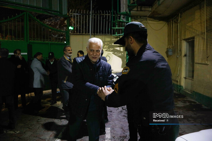 حضور شهردار اصفهان در کنار شب زنده‌داران یلدای شهرداری