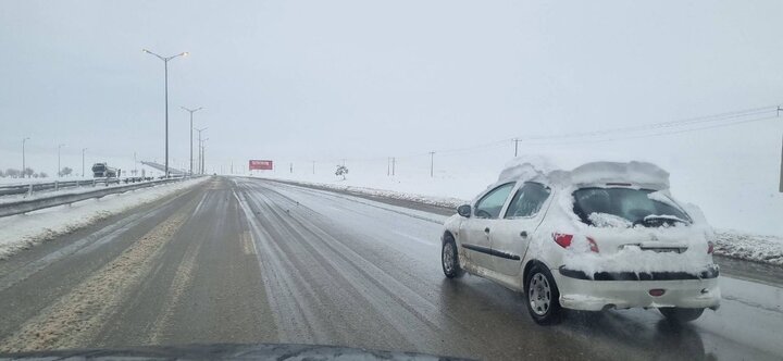 آخرین وضعیت تردد در محورهای خراسان رضوی / وزش باد شدید و بادروفه در برخی از جاده‌ها