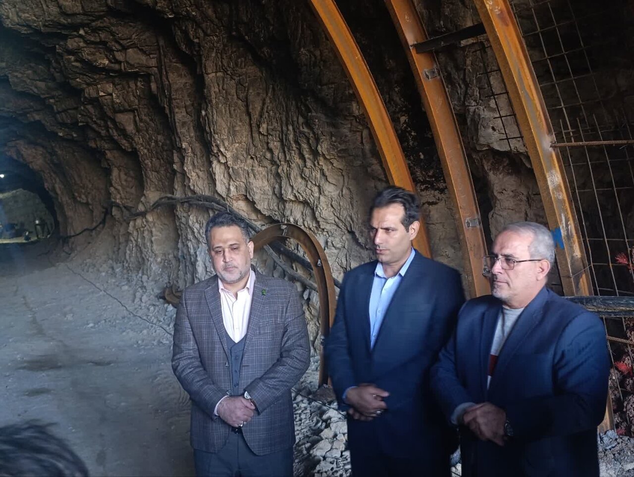 حفاری بیش از ۱۰۰ متر از نخستین تونل راه‌آهن استان ایلام در منطقه رنو