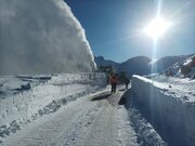 ارتفاع ۲ متری برف در گردنه گله‌بادوش شهرستان الیگودرز