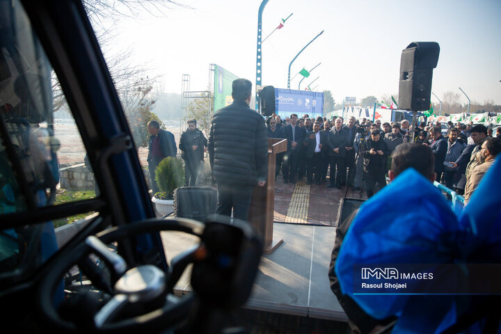 آیین رونمایی از ۴۰ دستگاه ماشین‌آلات جدید نظافت شهری اصفهان