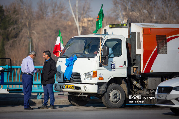 آیین رونمایی از ۴۰ دستگاه ماشین‌آلات جدید نظافت شهری اصفهان
