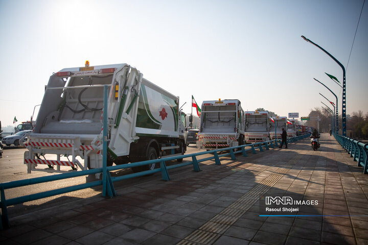 آیین رونمایی از ۴۰ دستگاه ماشین‌آلات جدید نظافت شهری اصفهان