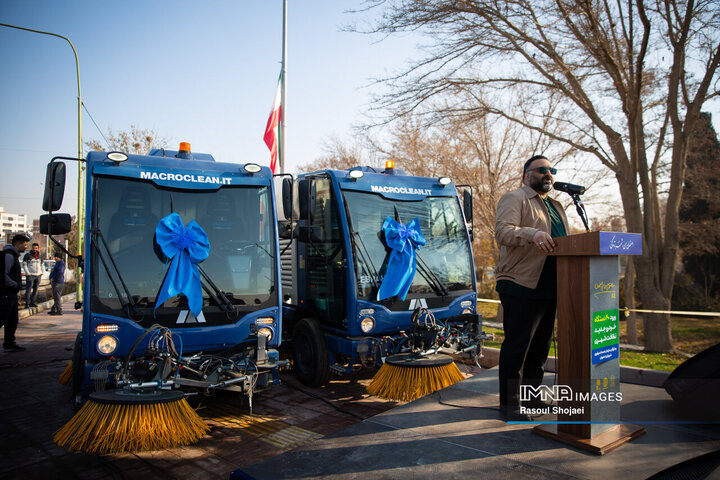 آیین رونمایی از ۴۰ دستگاه ماشین‌آلات جدید نظافت شهری اصفهان