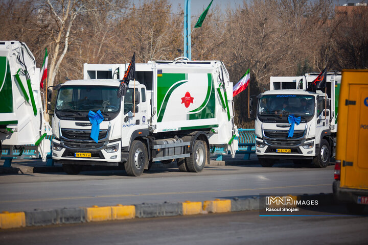 آیین رونمایی از ۴۰ دستگاه ماشین‌آلات جدید نظافت شهری اصفهان