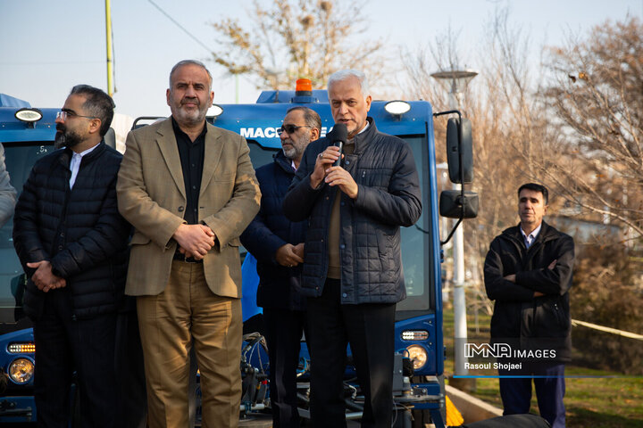 آیین رونمایی از ۴۰ دستگاه ماشین‌آلات جدید نظافت شهری اصفهان