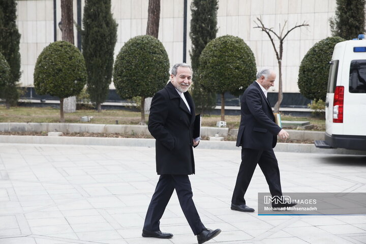 حاشیه جلسه هیات دولت - 3 دی