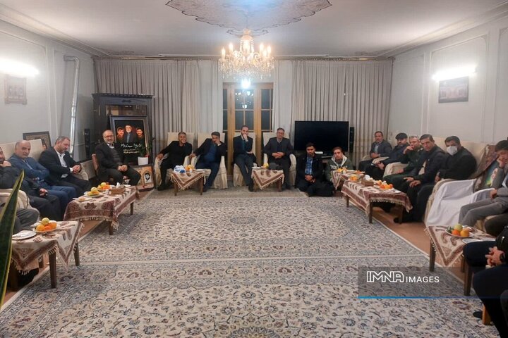 دیدار با خانواده شهدا موجب دوام فرهنگ ایثار و جهاد می‌شود