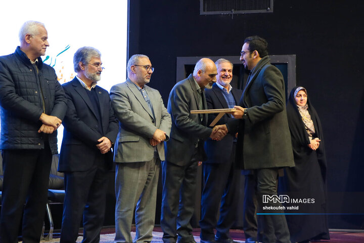 آئین تجلیل از پژوهشگران و فناوران برتر اصفهان