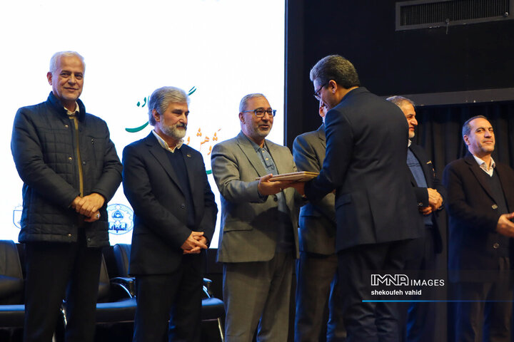 آئین تجلیل از پژوهشگران و فناوران برتر اصفهان