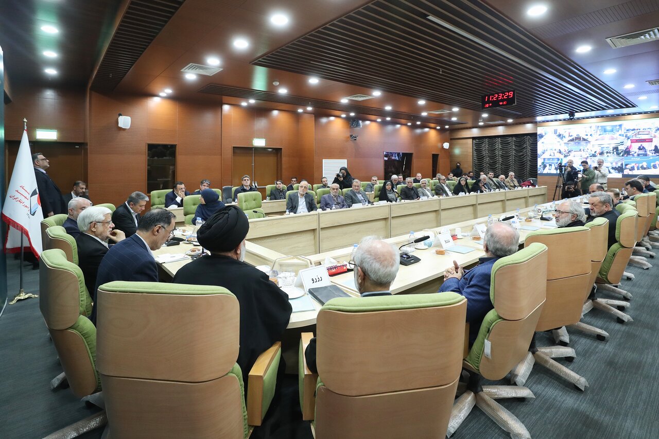 عارف:  راهبرد اصلی بنیاد شهید پرهیز از تصدی‌گری باشد